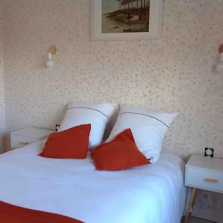 펜션 Charmante Maison De Classee 3* *